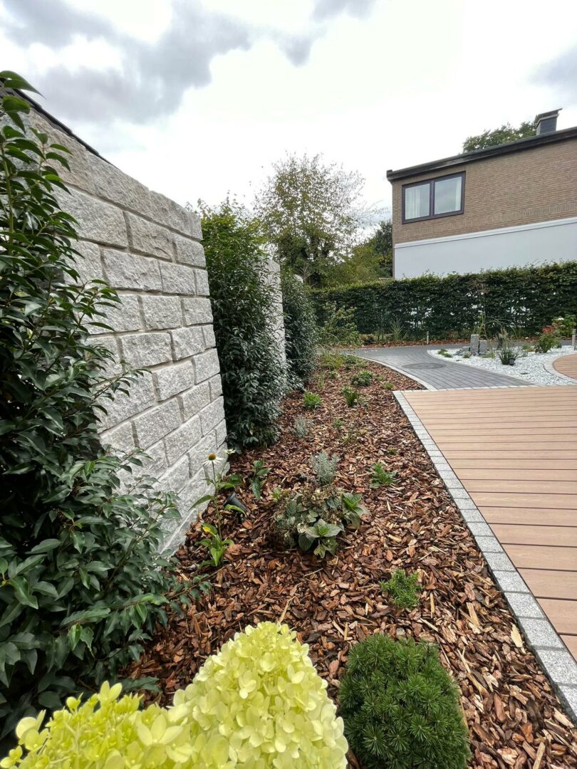 Trockenmauer/Naturstein • Woltjen Garten und Landschaftsbau